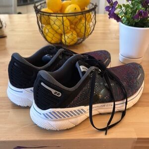 Brooks Adrenaline GTS Shoes in Black and Red